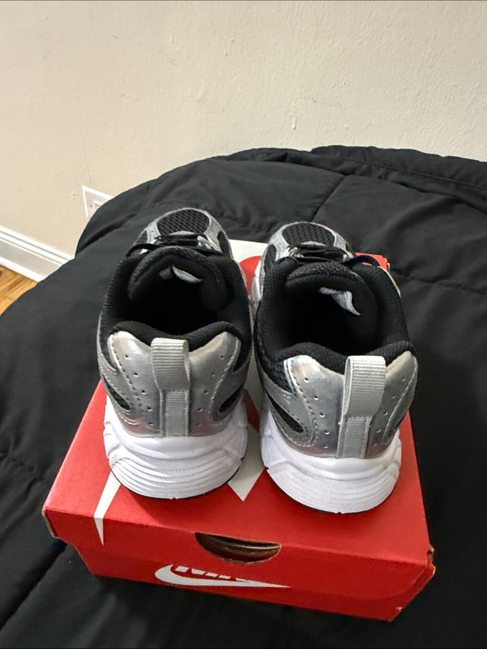 Nike Kids' Black and Silver Athletic Sneakers nike v5 RNR - Picture 5 of 7